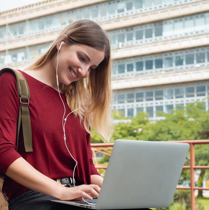 Liên hệ chúng tôi